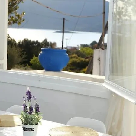 White In Olive Trees And Seaview To Panagia بيت للعطل *