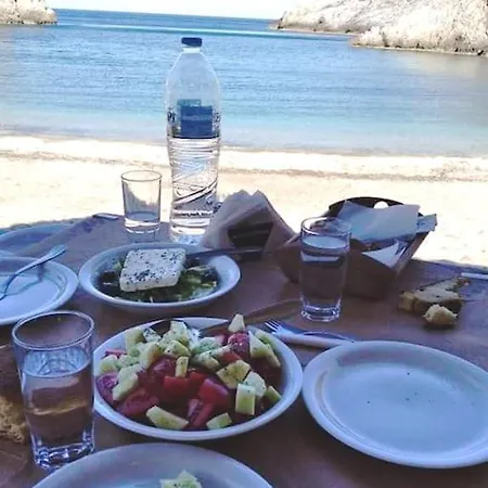 White In Olive Trees And Seaview To Panagia بيت للعطل
