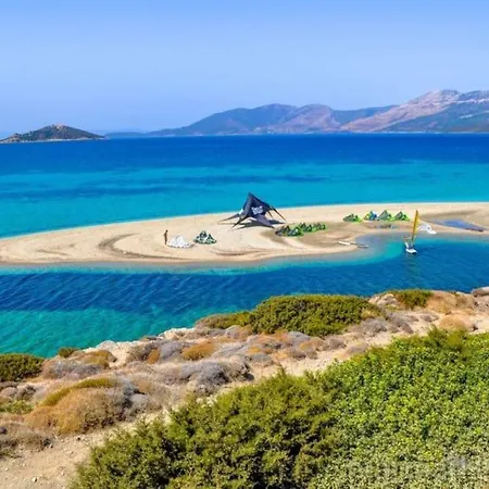 White In Olive Trees And Seaview To Panagia بيت للعطل